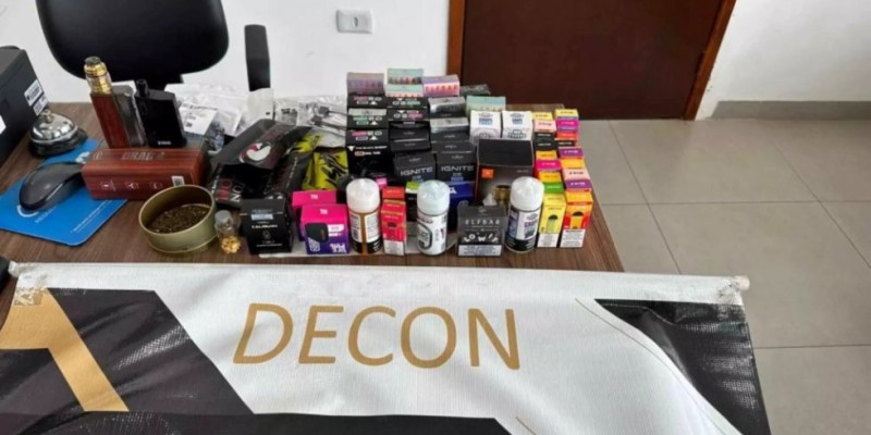 Homem é preso com quase 50 cigarros eletrônicos em MS