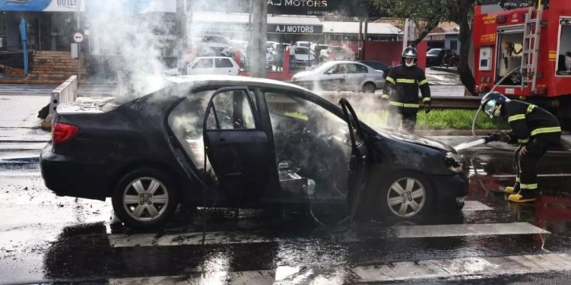 Explosão provoca incêndio e destrói veículo em MS