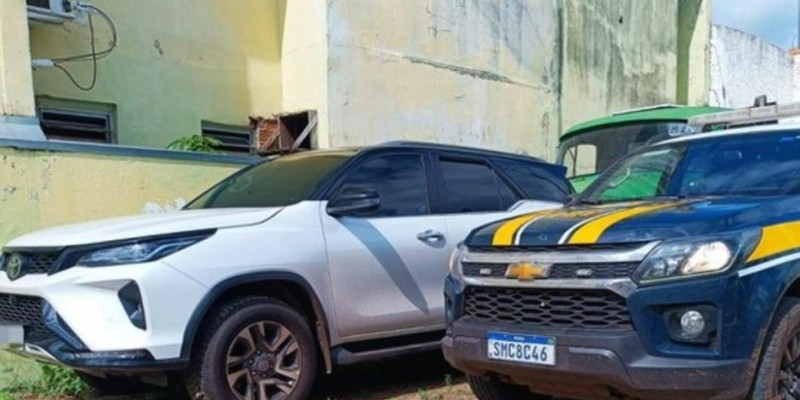 Veículo de luxo roubado no PR é apreendido em na BR-262