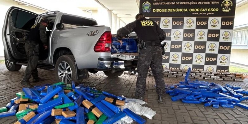 Caminhonete é apreendida com mais de uma tonelada de drogas
