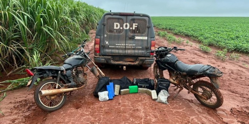 Dupla é presa com mais de 50 quilos de drogas em motocicletas