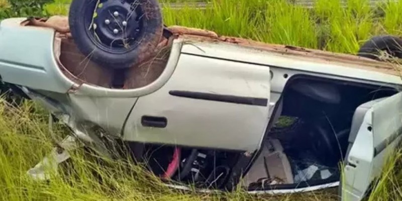 Motorista morre após veículo sair da pista e capotar MS-430