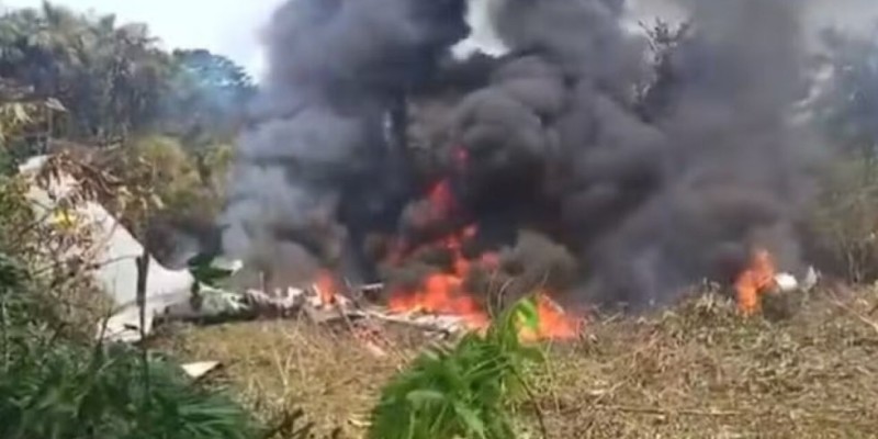 Avião com 125 a bordo cai na Colômbia; 8 morrem e 77 se ferem