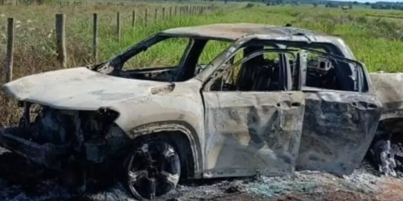 Corpo carbonizado é encontrado no interior de veículo