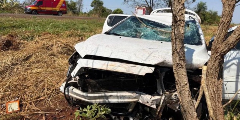 Carro sai da pista e capota na BR-163, em Nova Alvorada do Sul