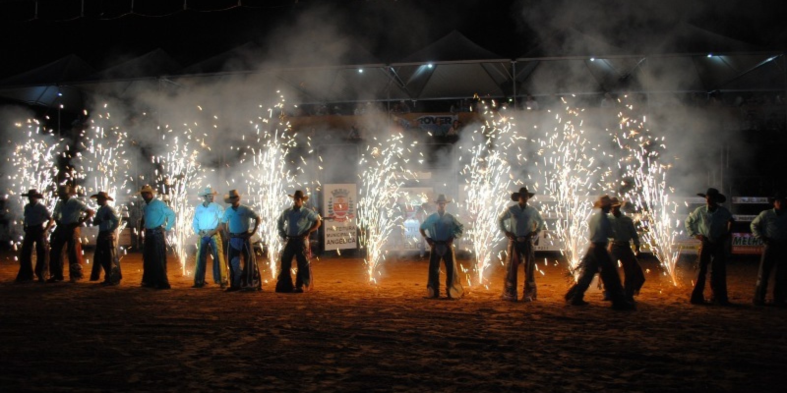 Última noite da Festa do Peão de Angélica