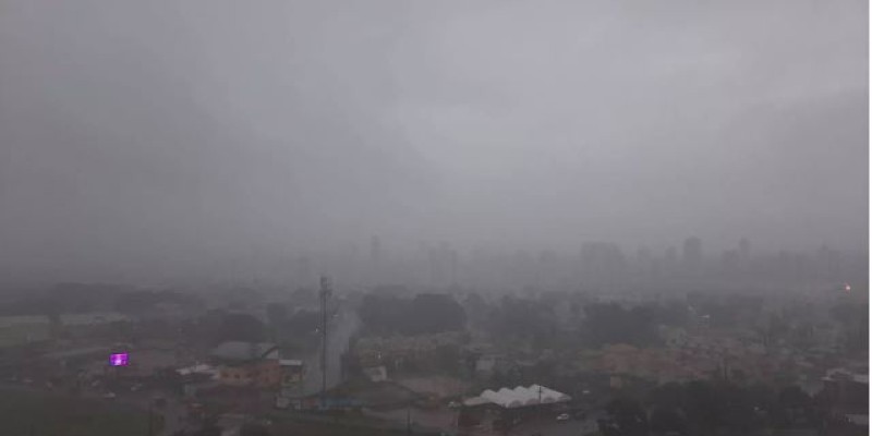 Campo Grande registra chuva intensa e terça-feira deve ser de temporal em todo Estado