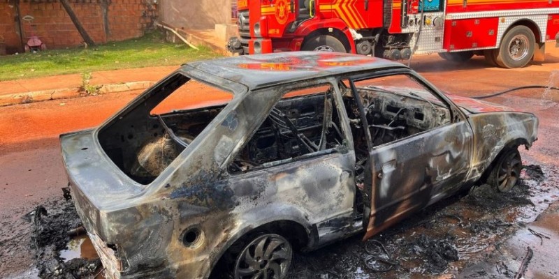 IVINHEMA: Mulher ateia fogo em carro após discutir com marido