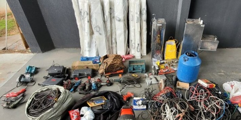 Comerciante é preso por receptar objetos furtados e fomentar crimes Comerciante é preso por receptar objetos furtados e fomentar crimes