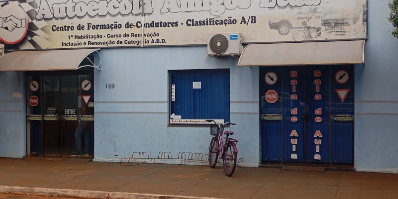 Autoescola Amigos – Formando Condutores com Responsabilidade e Confiança Autoescola Amigos – Formando Condutores com Responsabilidade e Confiança