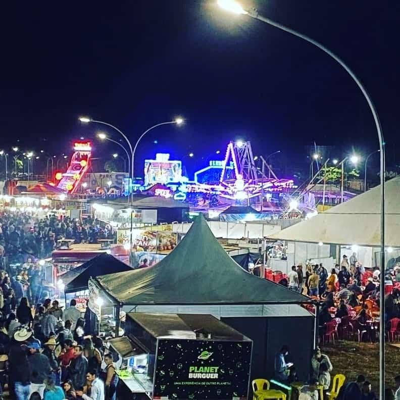 Festa em comemoração aos 47 anos de Angélica, reúne público de 20 mil pessoas em todos os dias de evento.