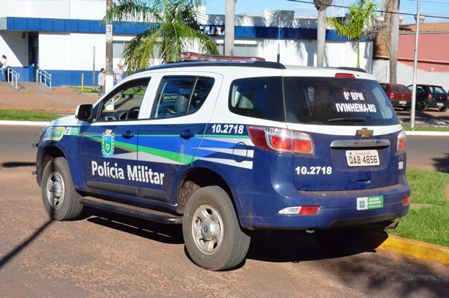 Polícia Militar conduz homem para a delegacia por violência doméstica em Ivinhema