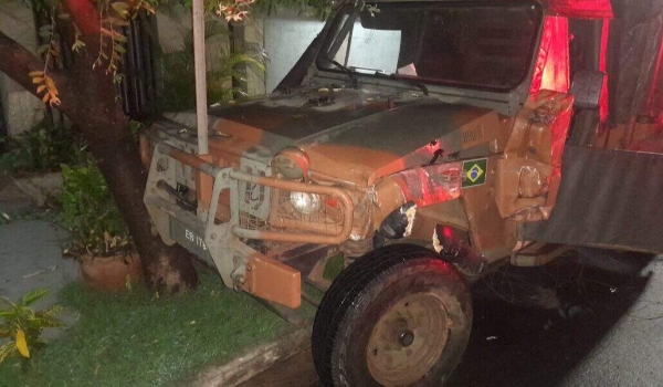 Homem invade quartel do Exército, furta viatura e abandona veículo após batida em MS