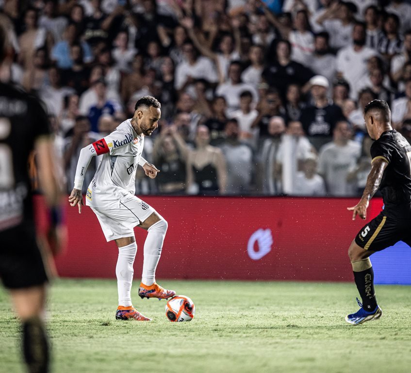 Neymar volta a marcar, Santos vence o Água Santa e lidera grupo do Paulistão