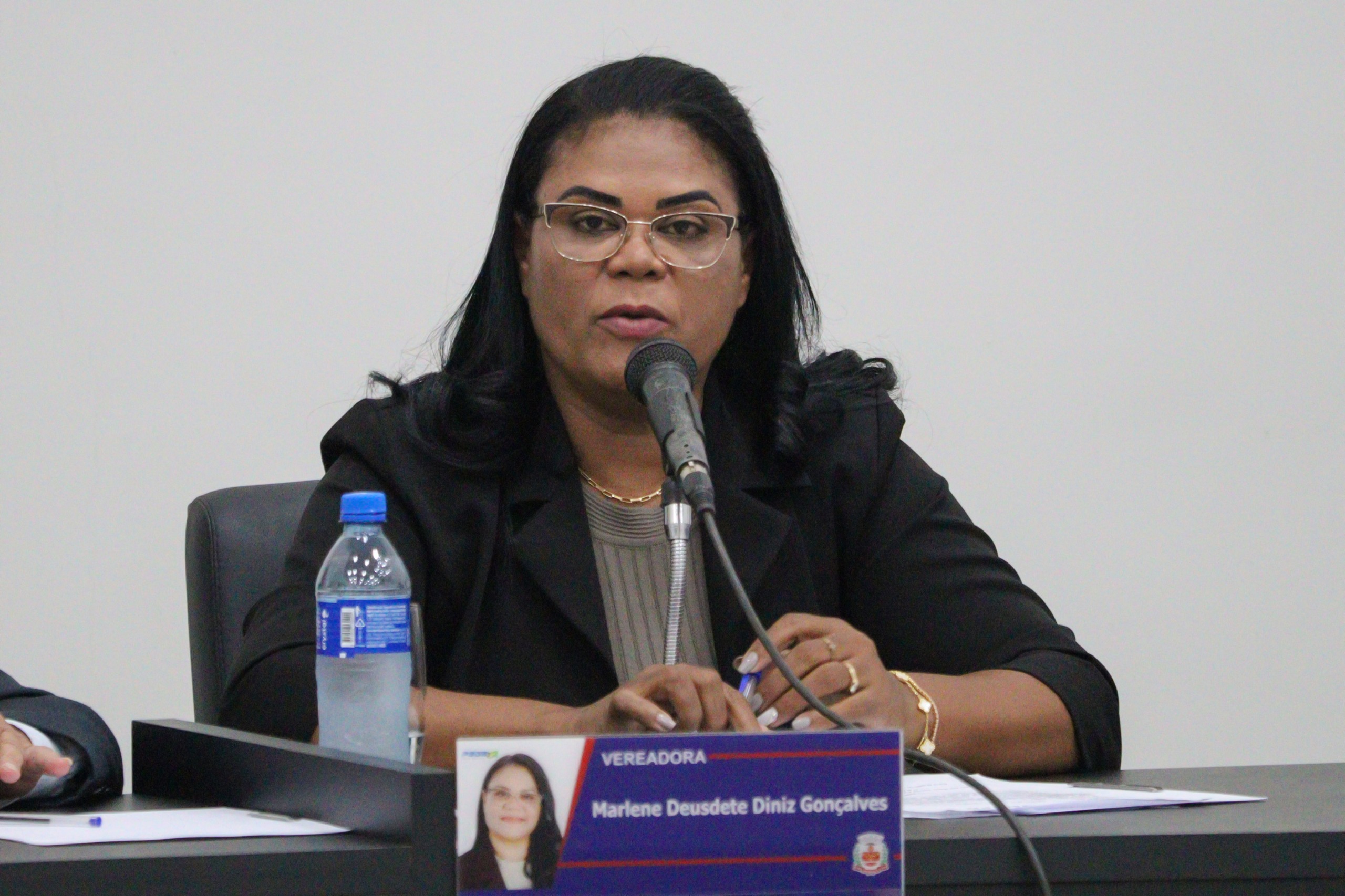 As vereadoras Ana Barbosa e Marlene Diniz solicita Placa de Identificação nos prédios públicos de Angélica 