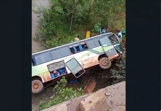 Morre trabalhador de acidente de ônibus que caiu de ponte na MS-436 com 40 passageiros