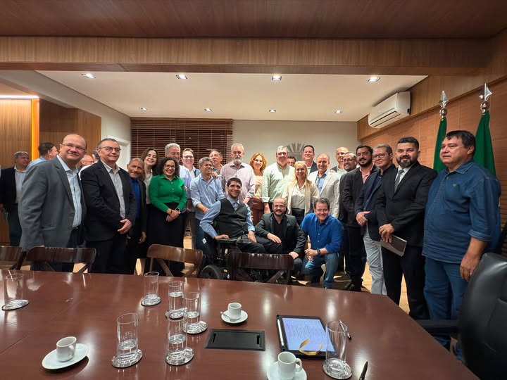 Dando continuidade às agendas do MS Ativo, reunião no gabinete do governador em atendimento ao município de Sonora.