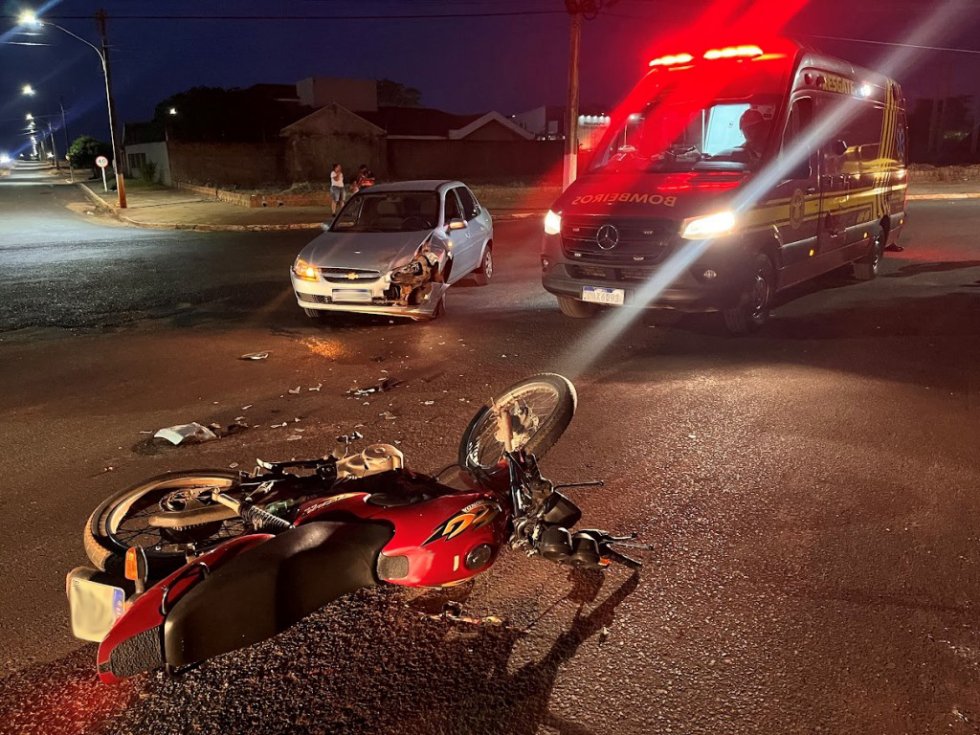 IVINHEMA: Adolescente fica ferido em colisão entre moto e carro no Bairro Vitória