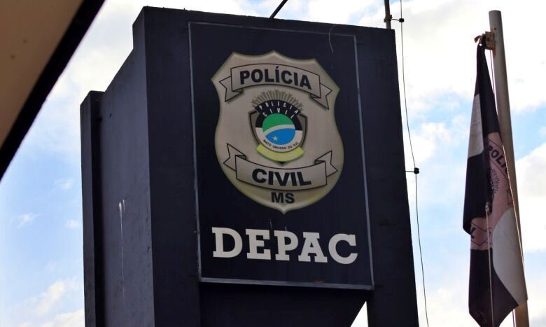Jovem é agredida e mordida por companheiro após discussão por mensagens de celular