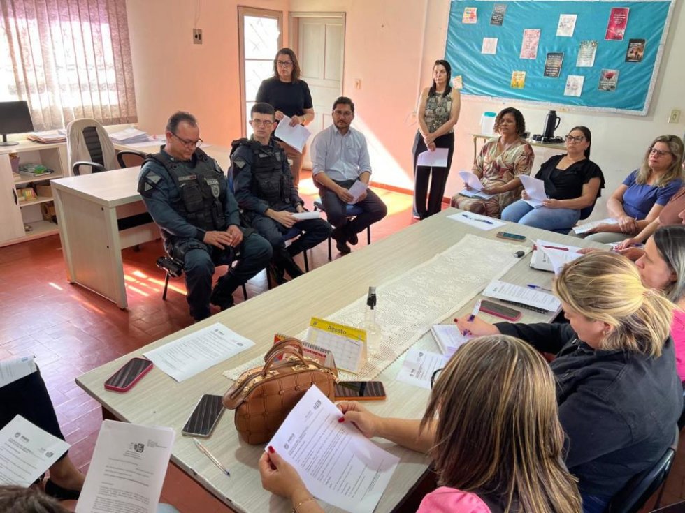 ANGÉLICA: Polícia Militar e Secretaria de Educação definem ações contra cigarros eletrônicos e infrações nas escolas
