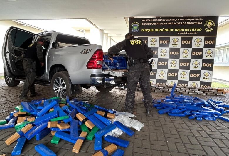 Caminhonete é apreendida com mais de uma tonelada de drogas