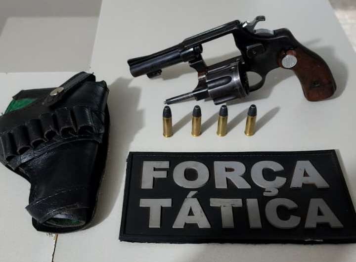 NOVA ANDRADINA: Ação rápida da Polícia Militar resulta em prisões e apreensão de arma de fogo