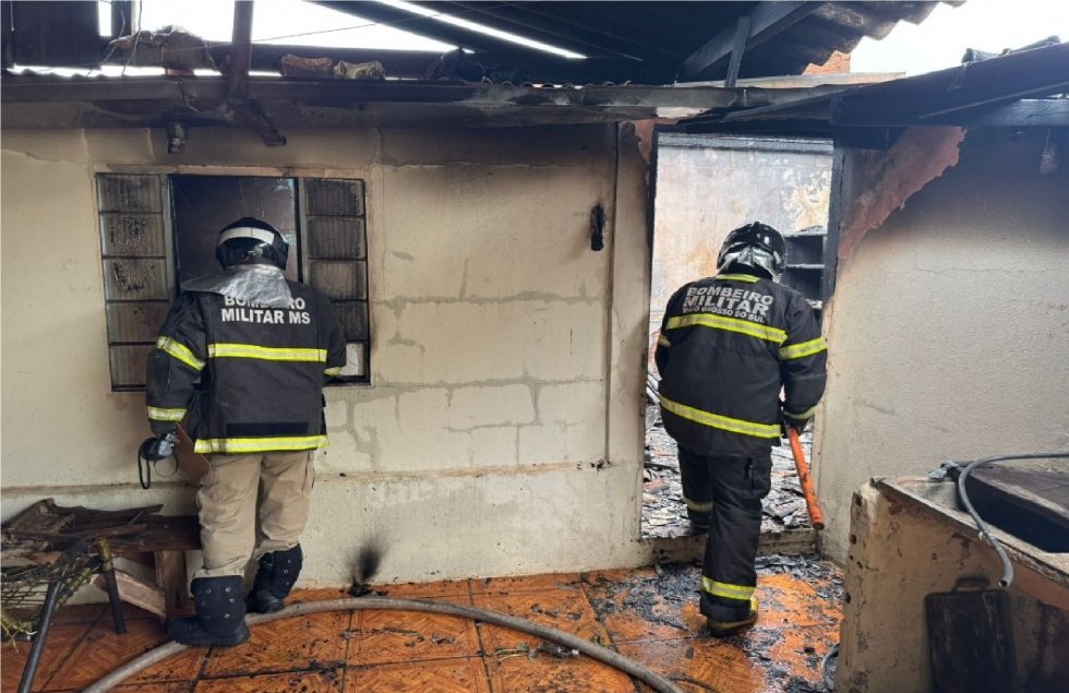 NOVA ANDRADINA: Incêndio em edícula de fundos mobiliza Corpo de Bombeiros