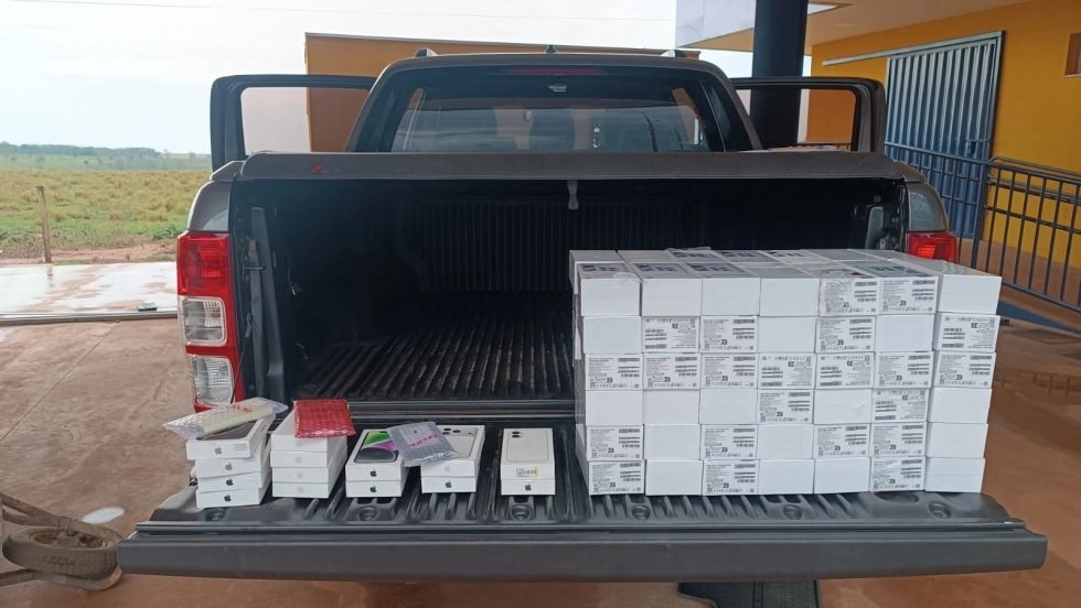 IVINHEMA : Casal é flagrado transportando celulares escondidos em caminhonete durante fiscalização