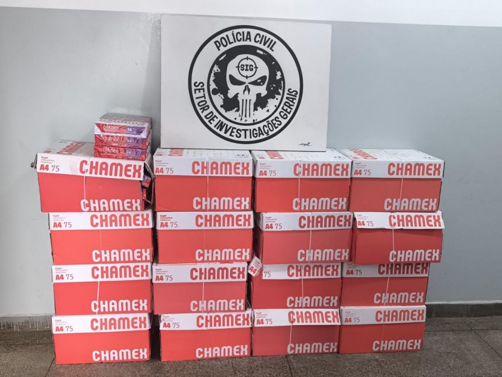 Ladrões furtam caixas de papel da prefeitura para vender pelas redes sociais Ladrões furtam caixas de papel da prefeitura para vender pelas redes sociais