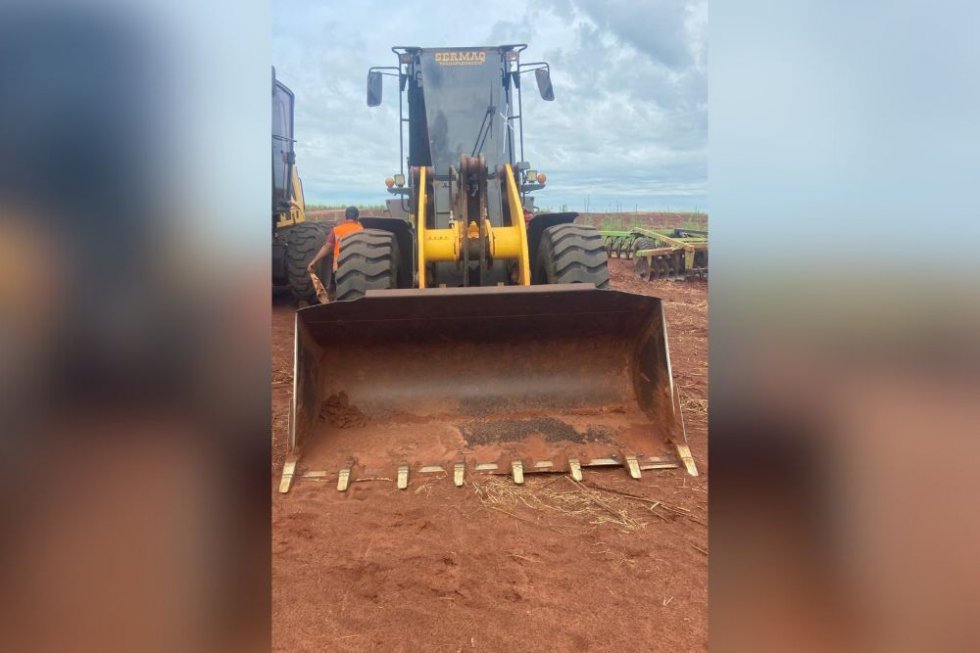 Empresário de Angélica tem Pá Carregadeira furtada em área rural de Jateí