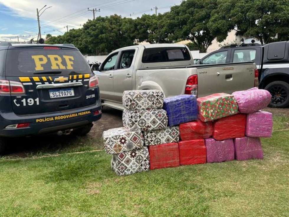 Motorista é preso transportando 388 quilos de drogas em caminhonete