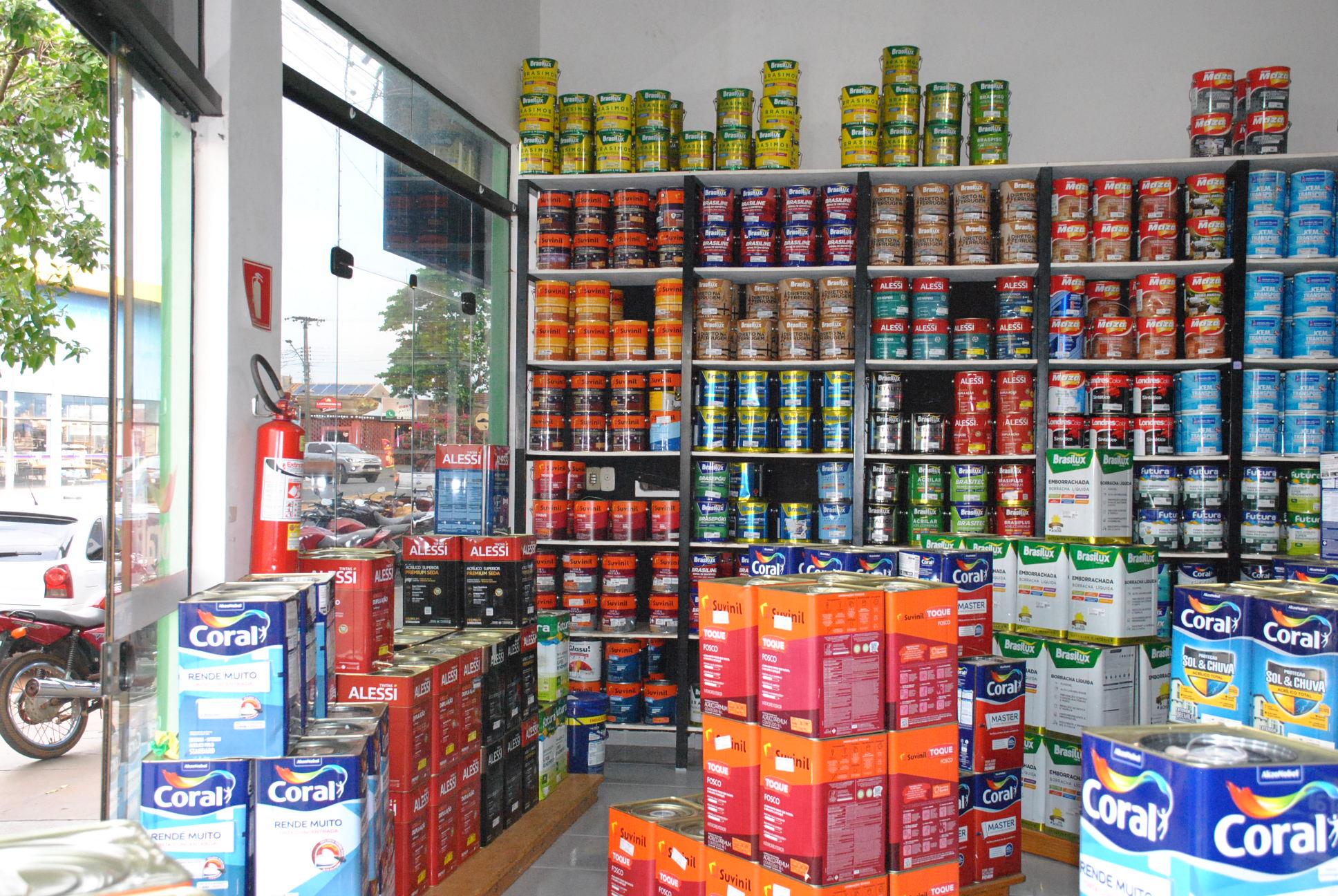 Mundo e Cores Tintas é referência em qualidade e atendimento em Ivinhema