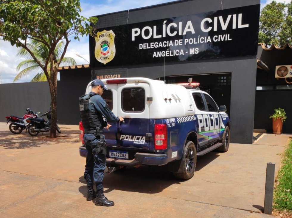 ANGÉLICA: Homem é levado à delegacia após ameaçar ex-mulher de morte e entrar em luta corporal com filho e nora