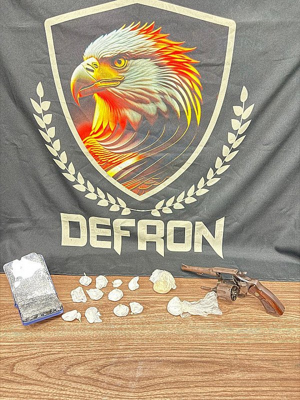 Homem de 33 anos é preso por tráfico de drogas e posse de arma de fogo