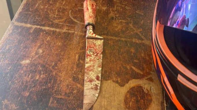 Homem mata patrão da esposa a facadas em salgadaria