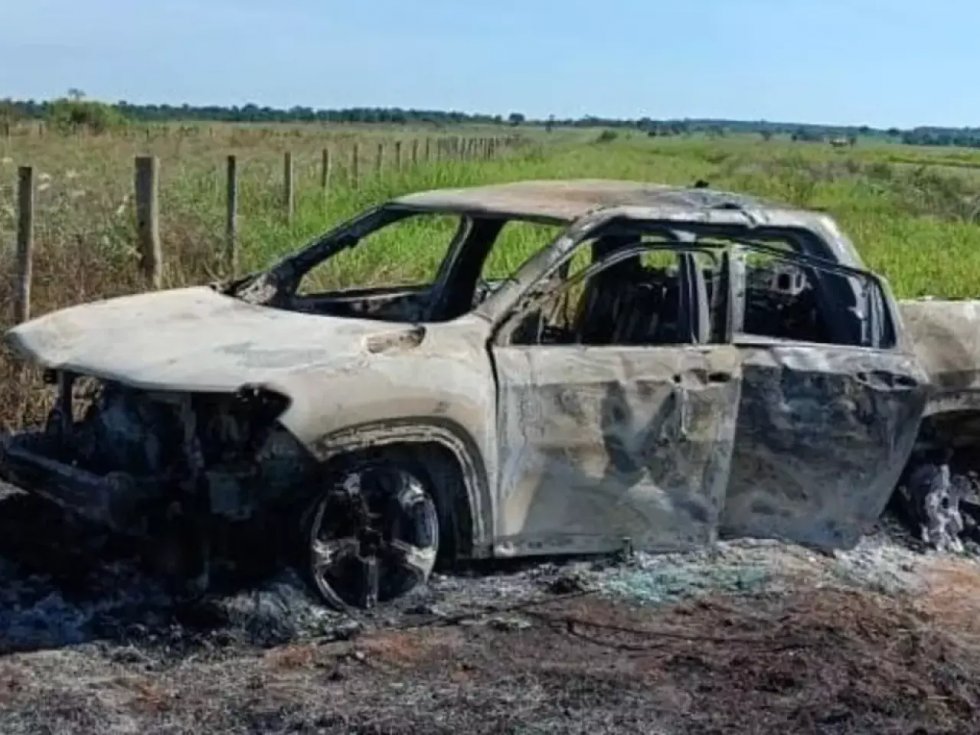 Corpo carbonizado é encontrado no interior de veículo