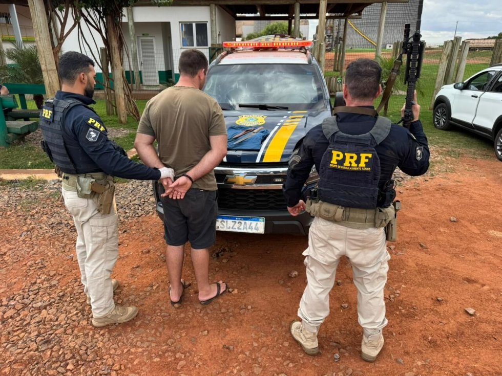 Suspeito de matar homem a facadas é preso em caminhão na fronteira