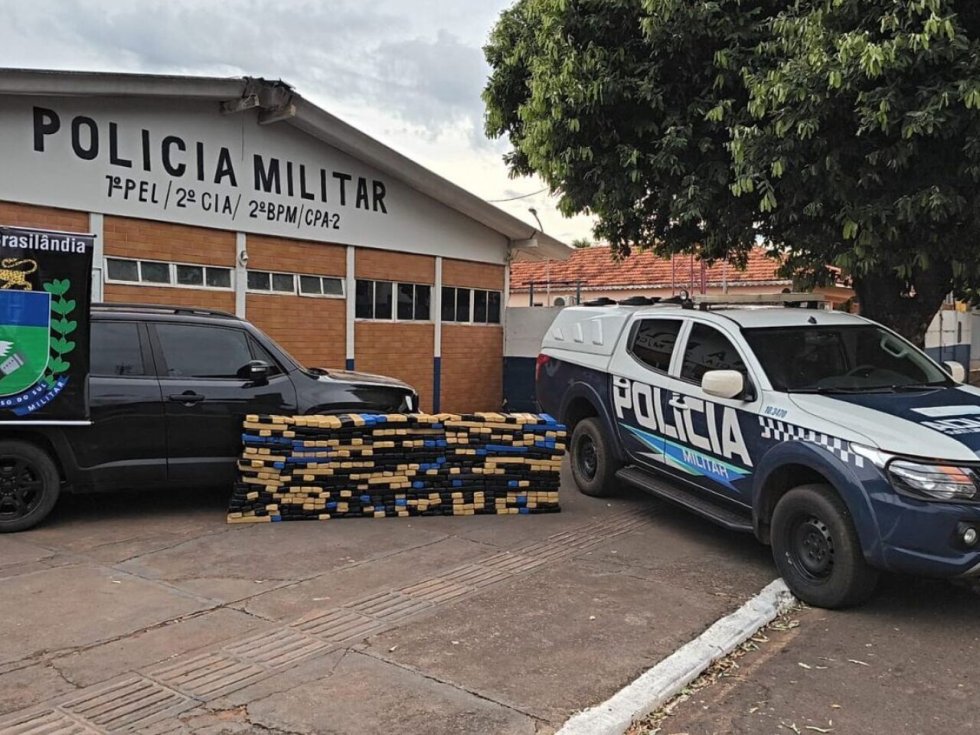 Carga de 443 quilos de maconha é apreendida após perseguição na BR-158