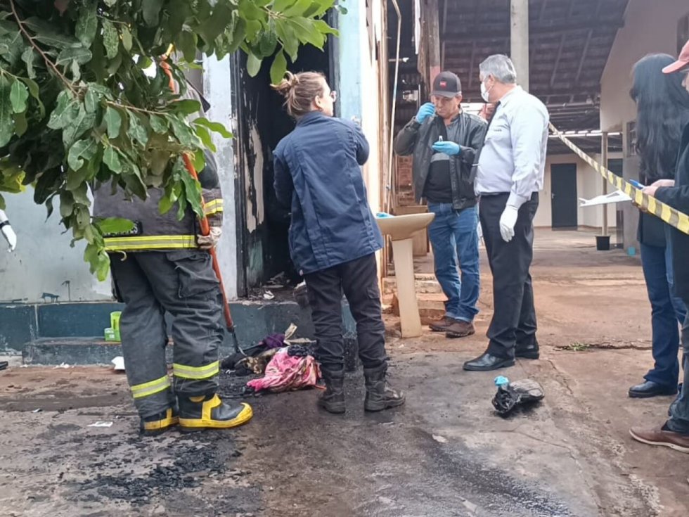 Homem morre durante incêndio em banheiro de comércio em Dourados