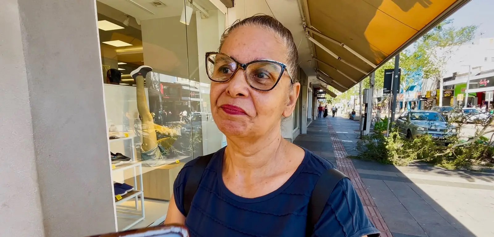 Idosa vai parar na UTI após usar batom de R$ 1 vendido no Centro em Campo Grande Idosa vai parar na UTI após usar batom de R$ 1 vendido no Centro em Campo Grande