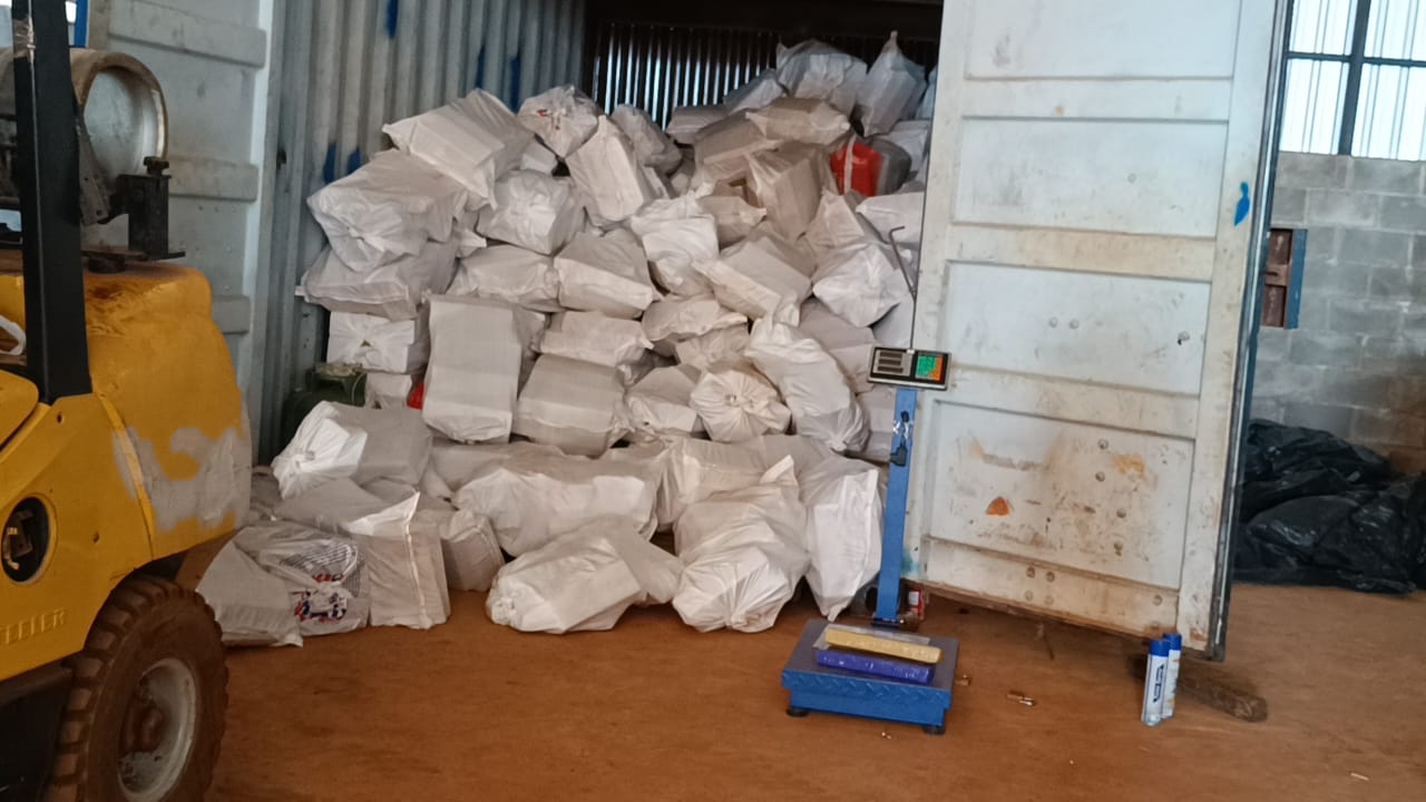 Polícia estoura galpão do tráfico e apreende toneladas de maconha em Dourados