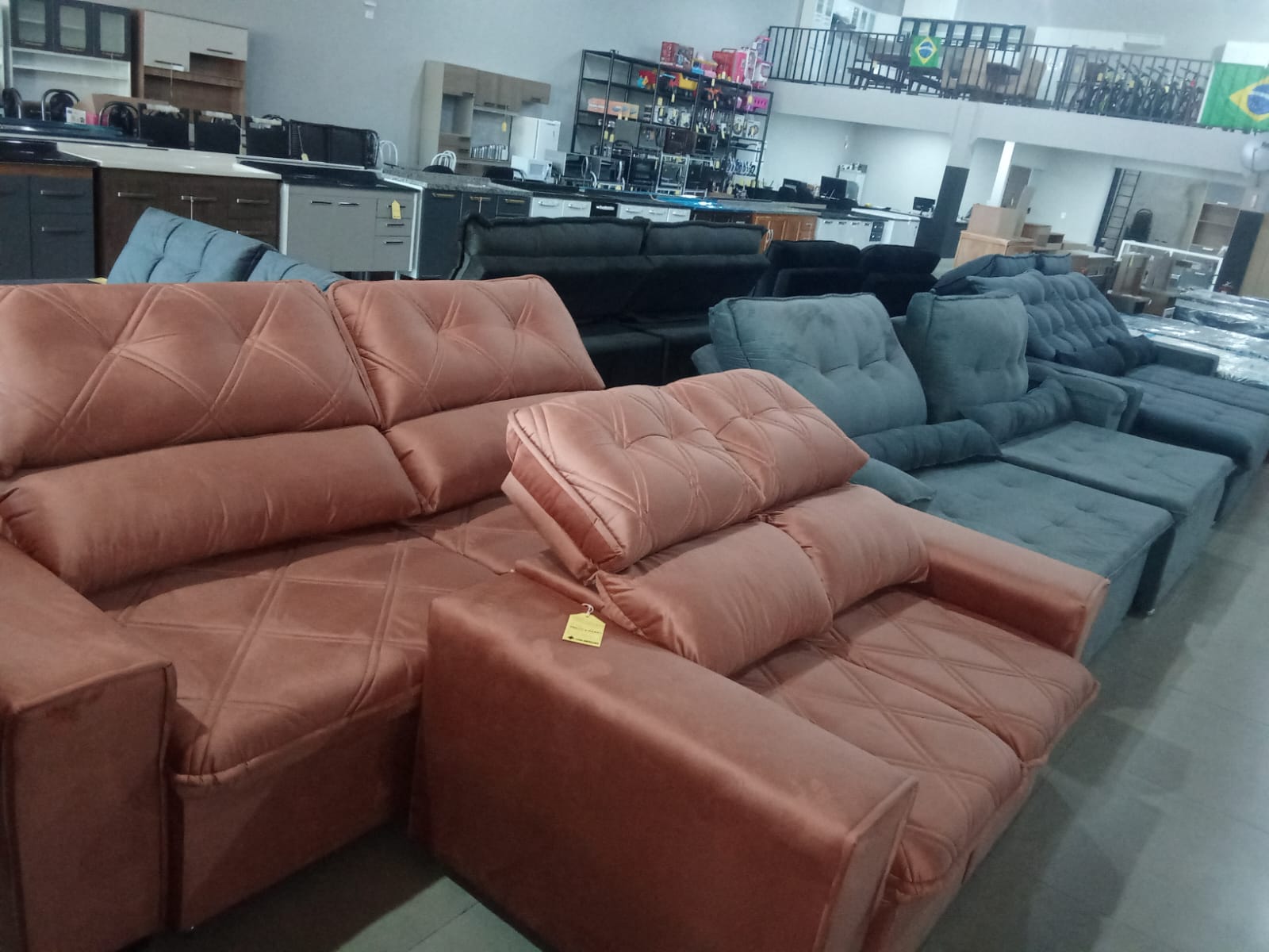 Casa Americana traz novidades em sofás e camas com preços que cabem no seu bolso