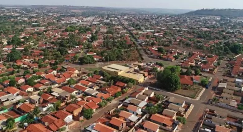 Homem de 29 anos é assassinado a tiros dentro de carro