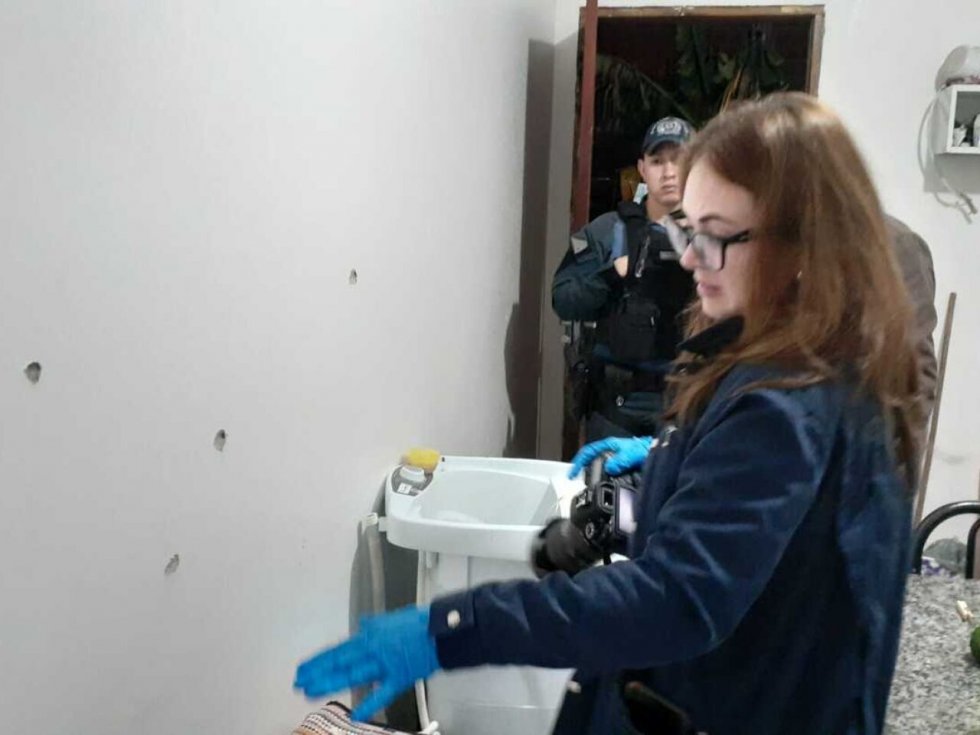 Homem é executado dentro de casa e suspeita é de 