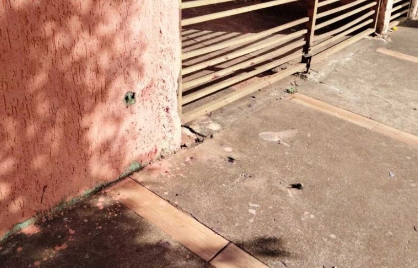 Homem é morto em frente à casa da ex-mulher e suspeito foge em Dourados