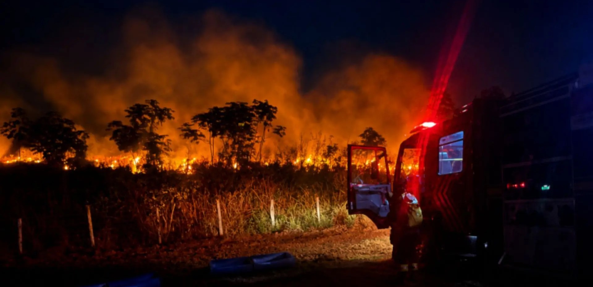 Incêndio queimou área equivalente a 129 campos de futebol e cobriu Bela Vista de fumaça e fuligem