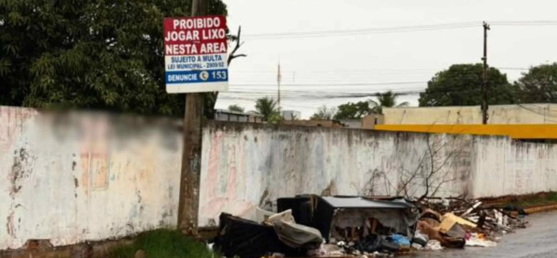 Jogar lixo em terrenos baldios pode gerar multa de R$ 11 mil, alerta prefeitura