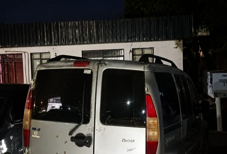 Polícia apreende veículo com eletrônicos, roupas e até moto elétrica contrabandeados