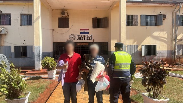 Polícia leva homem acusado de espancar enteada autista para a penitenciária