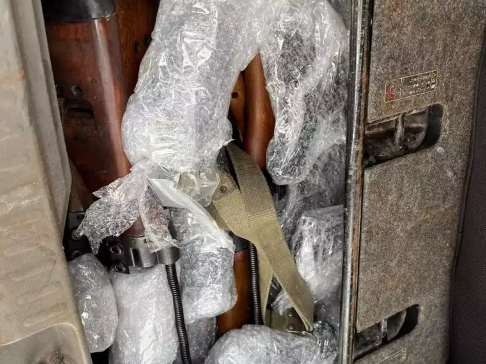 Policial é preso com 20 fuzis que seriam levados ao Rio de Janeiro